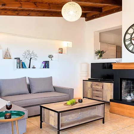 Carolina Villa *